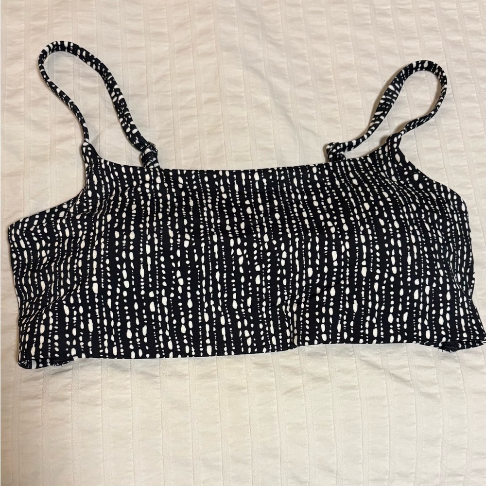 Athleta Black and White Patterned Bikini Top